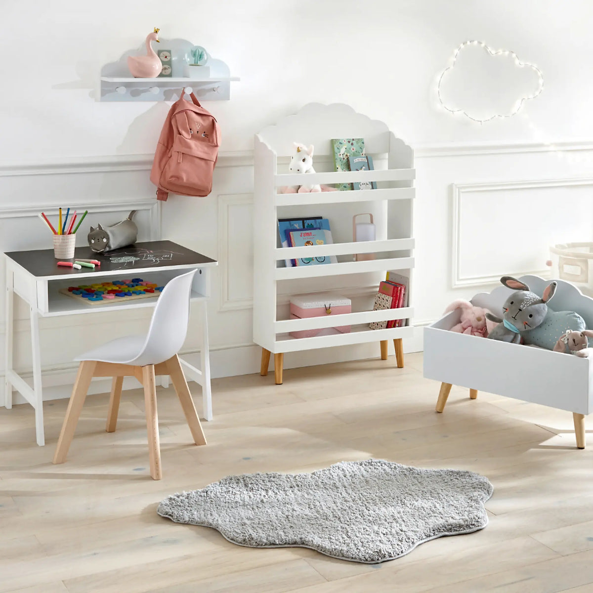 Witte boekenkast kinderkamer wolkenvorm Atmosphera